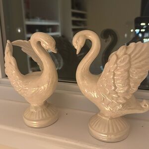Vintage twin swan nick nack